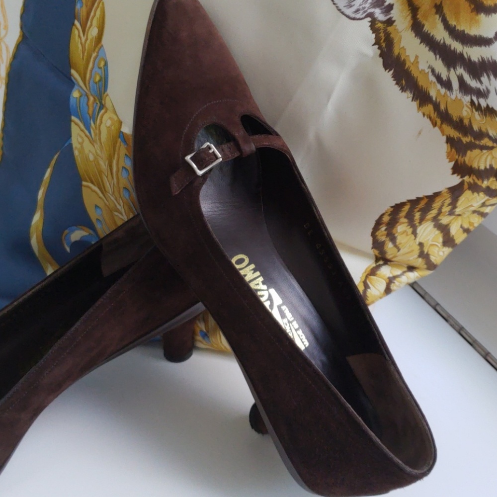 🔥2X HP🔥 VTG Ferragamo suede heels, 7 1/2 B - Picture 8 of 8